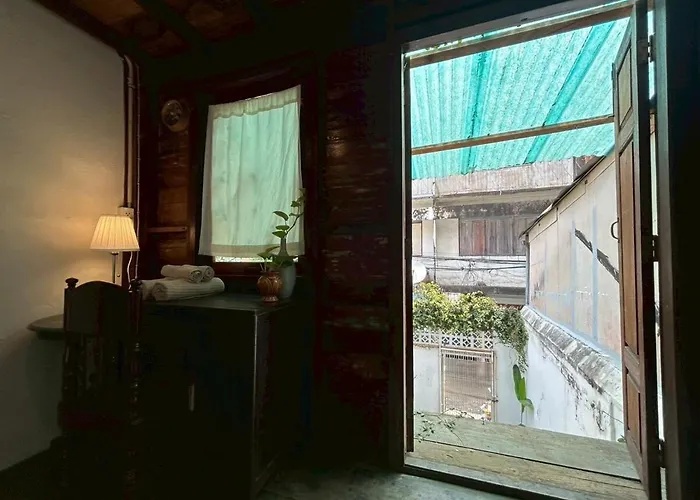Yellow House * 曼谷